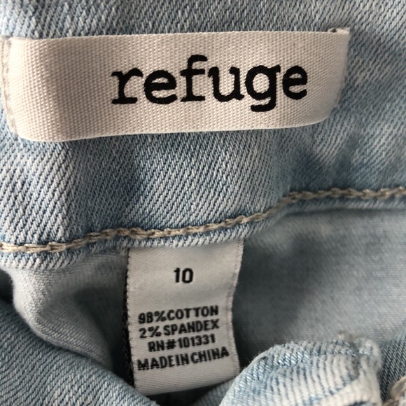 Like New!! Refuge Light Wash Straight Leg Jeans - Picture 4 of 4